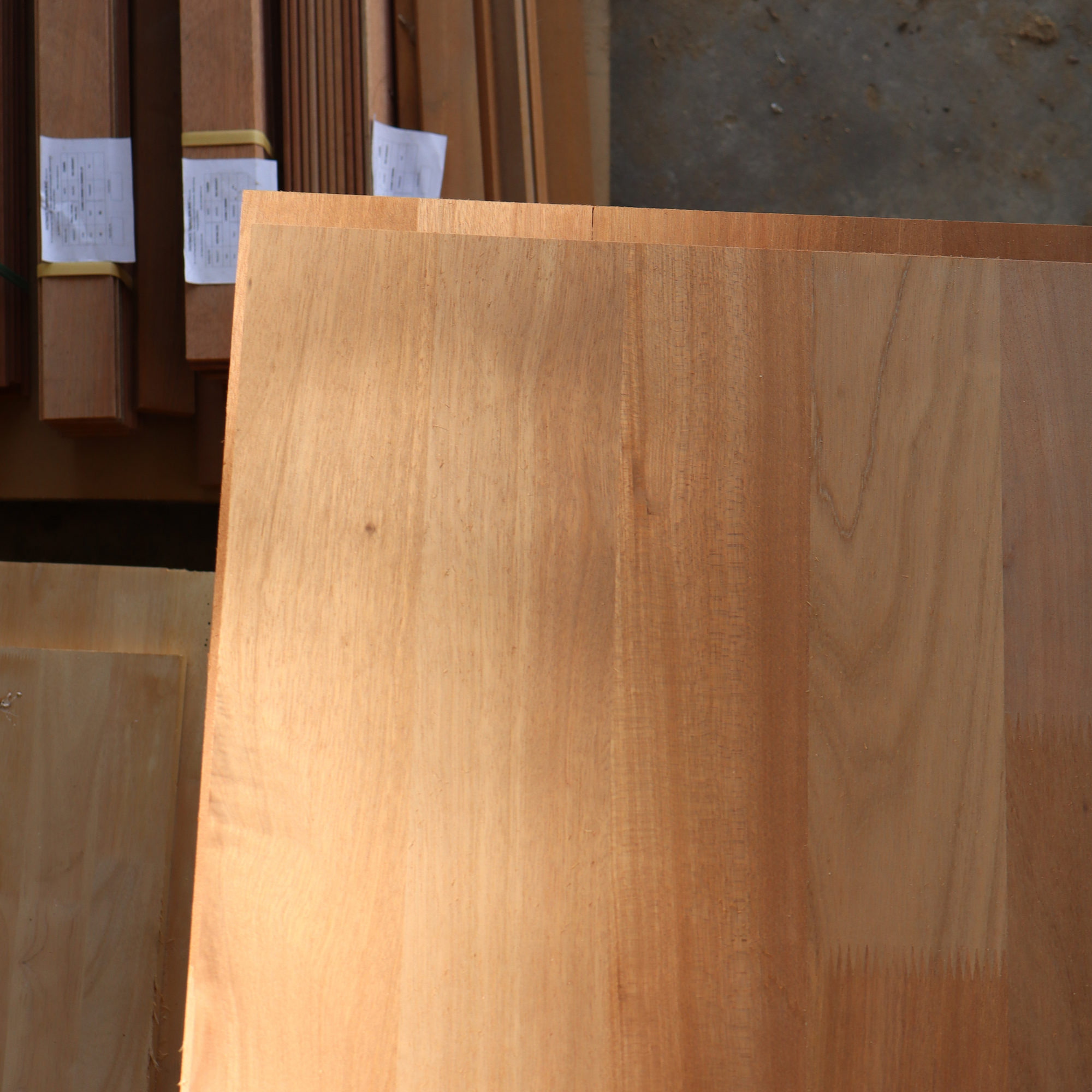 Red Meranti FJL Board 20mm -4x8ft 【Grade AB】