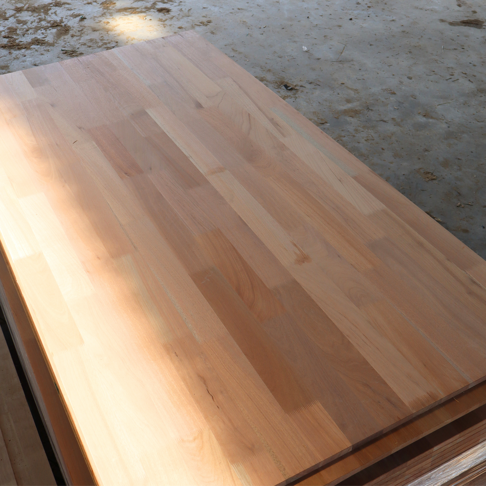 Red Meranti FJL Board 20mm -4x8ft 【Grade AB】